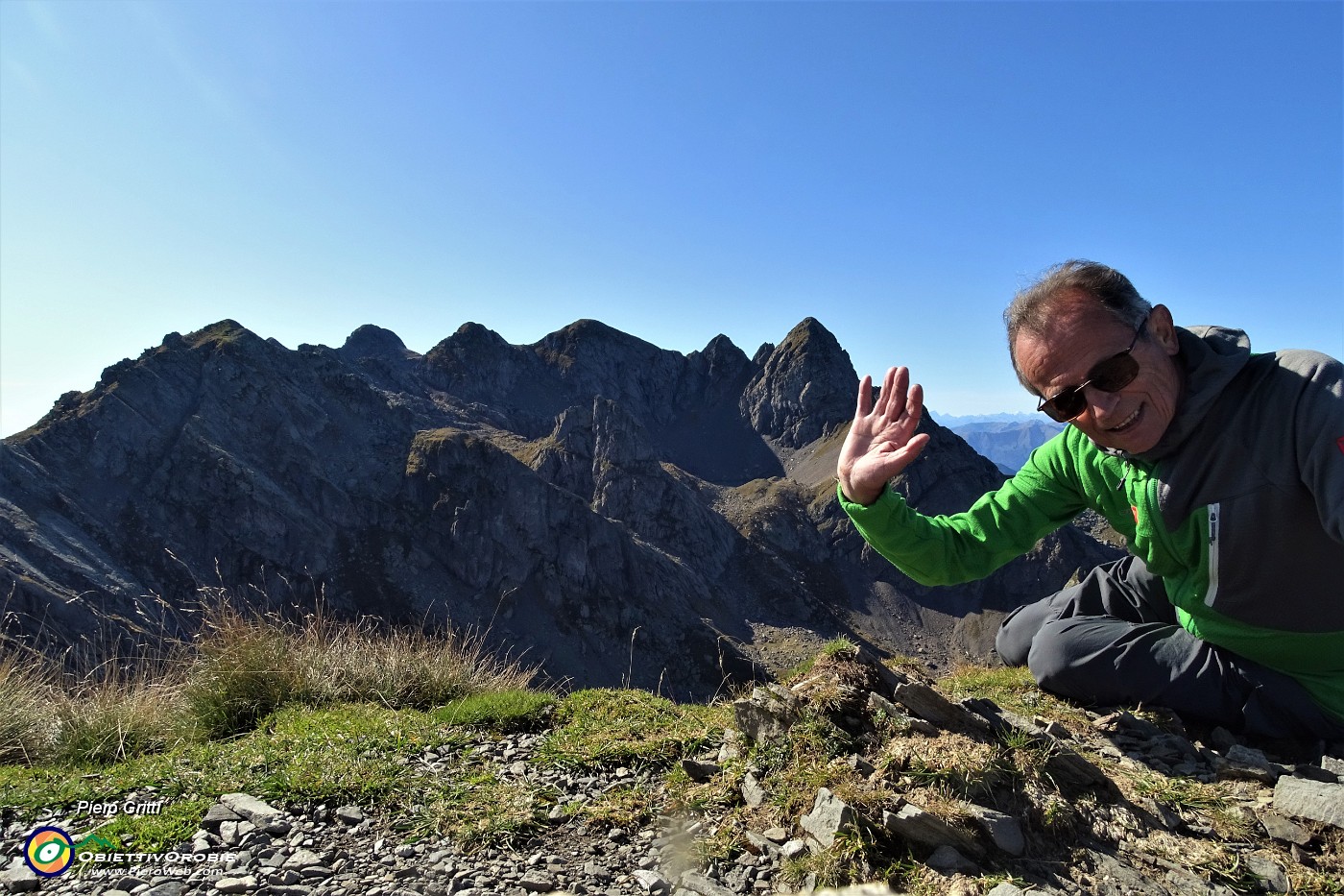 06 Dalla Cima Piazzotti-Valpianella vista verso la costiera del Pizzo di Trona.JPG